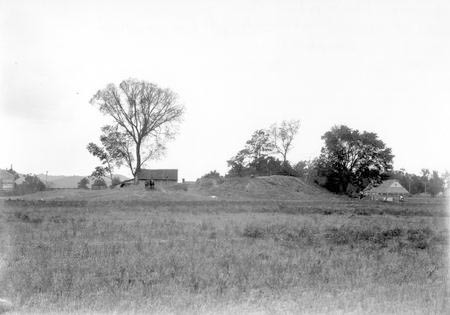 5b.23 Excavation of Harness Mound